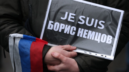 Na zavražděného Němcova vzpomínaly davy v Moskvě i desítky lidí v Praze