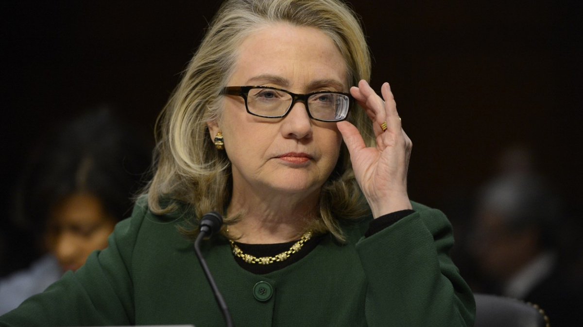 Clintonová se dostala do křížku se zákonem. Kvůli emailu