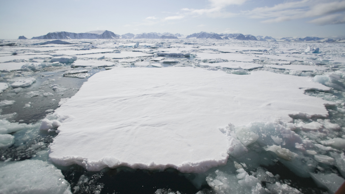 Ledu na Arktidě ubylo, letos rekordně