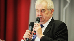 'Solárnímu šílenství nepodlehneme'. Zeman podpořil těžbu uranu