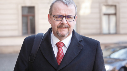 Tendr na mýtné stopla vláda. Ťok musí dopilovat návrh