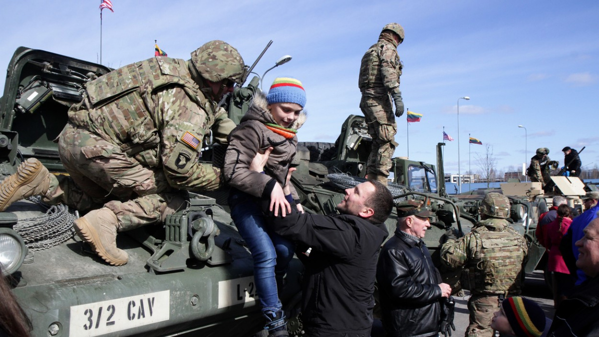 Většině Čechů průjezd amerického konvoje nevadí