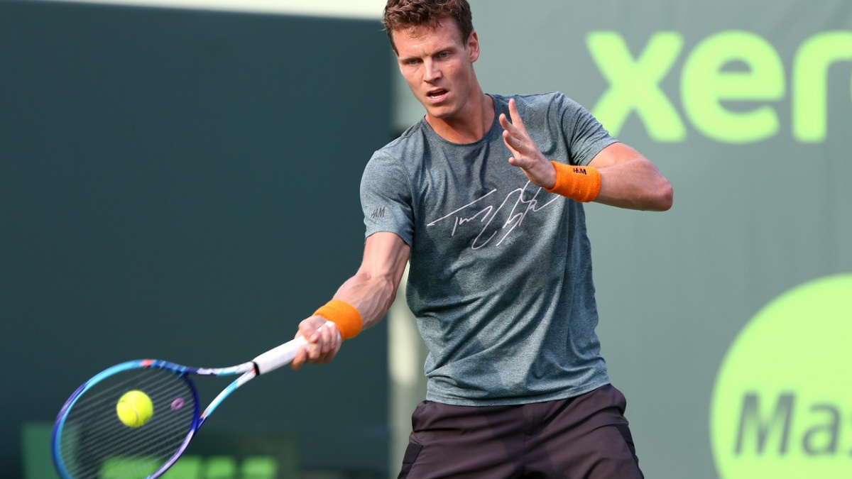 Berdych se na postup moc nenadřel, Monfils musel zápas vzdát