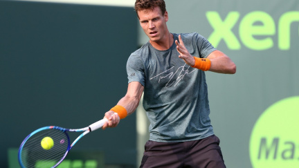 Berdych se na postup moc nenadřel, Monfils musel zápas vzdát