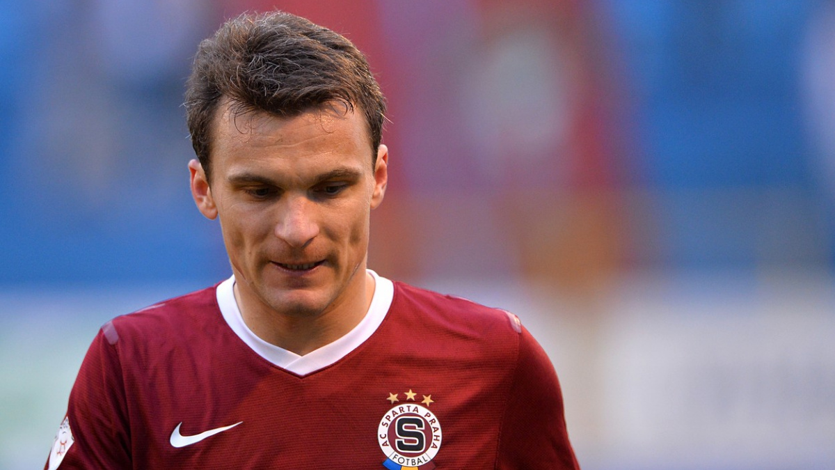 Lafata může hrát dál. Za simulování dostal finanční trest, zaplatí 50 tisíc