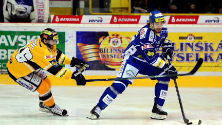 Litvínov může dál snít o titulu, Kometu popravil v prodloužení Jánský