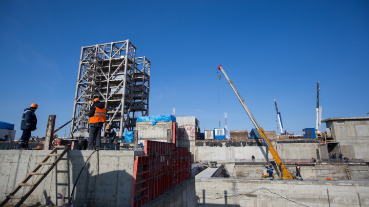 Na stavbě kosmodromu v Rusku stávkují dělníci. Někteří protestně hladoví