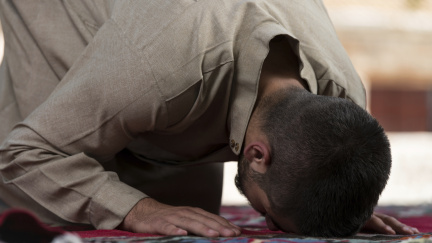 Rumunsko vyhostilo sedm lidí. Verbovali do IS a Al-Káidy