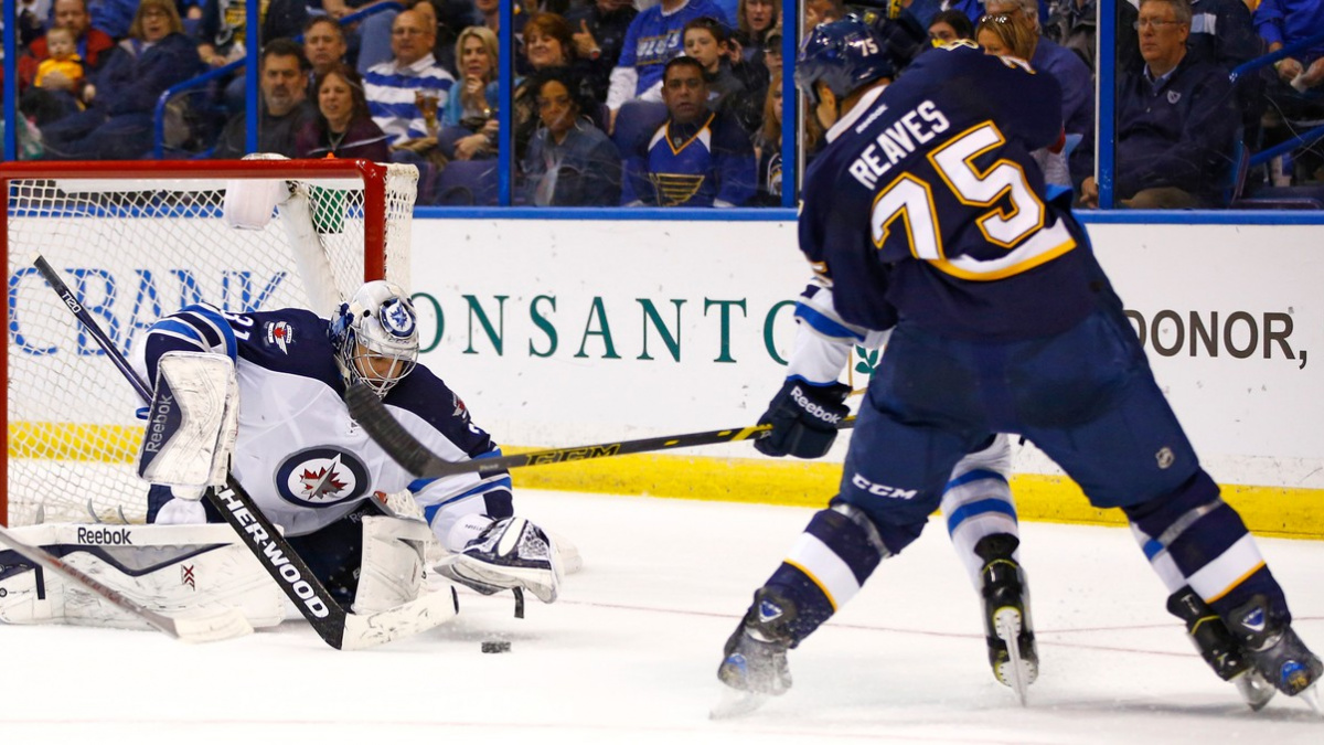 Pavelec táhne Winnipeg do play off, podruhé za sebou vychytal nulu