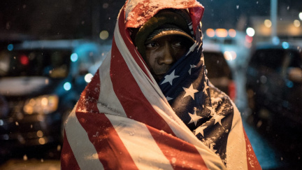 Amerického policistu, který zastřelil černocha, obvinili z vraždy