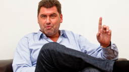 Žaloba je promlčena, tvrdí Lukoil. Do kauzy je zapleten Zemanův poradce Nejedlý