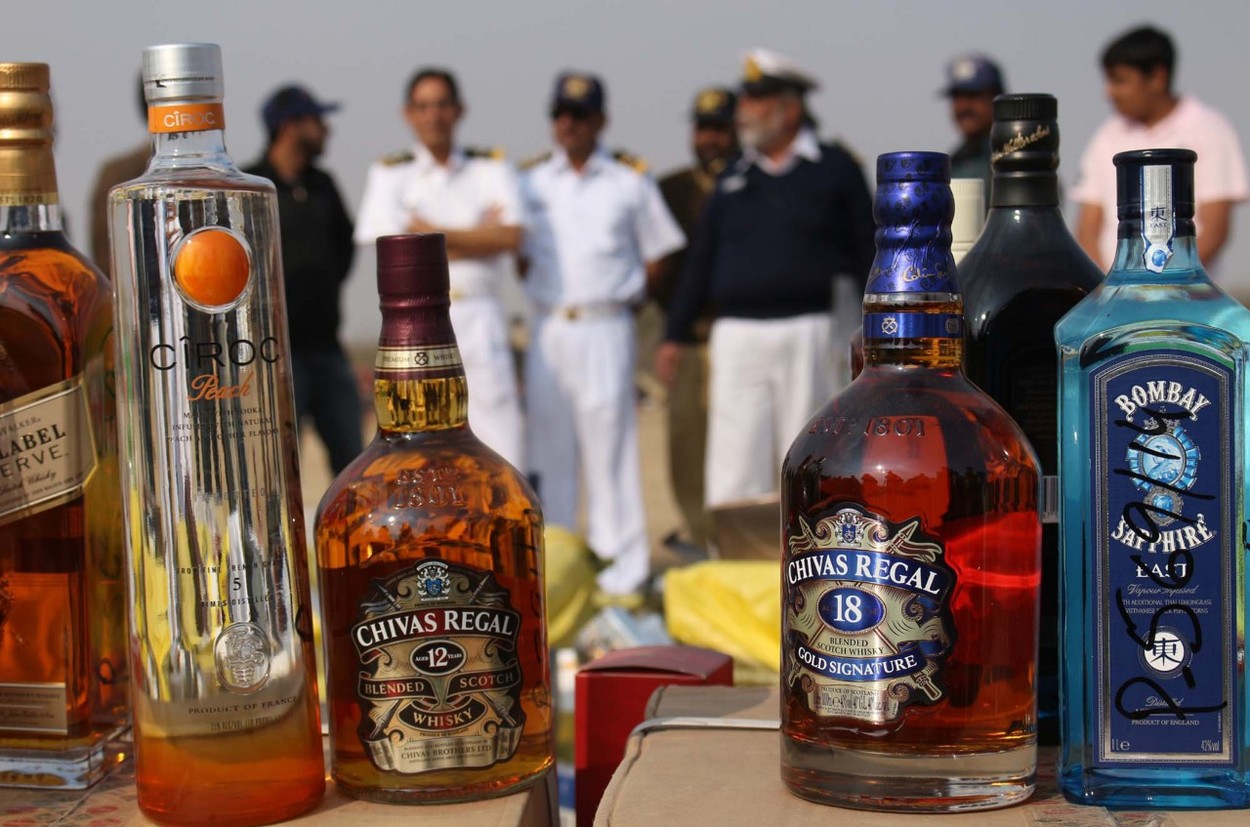 Diplomat z KLDR kšeftoval v Pákistánu s předraženým alkoholem
