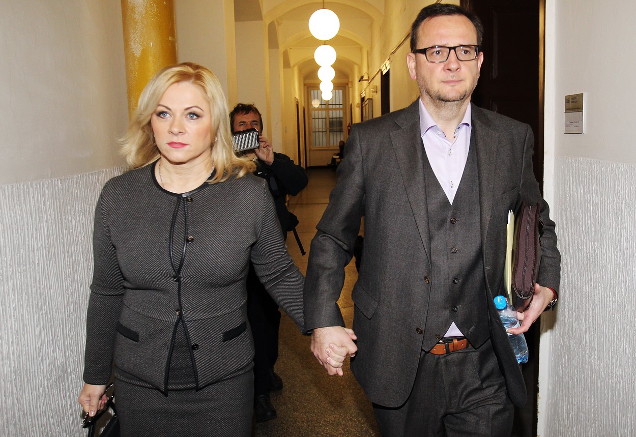Nečas to vzal na sebe, zároveň ale sledování popřel