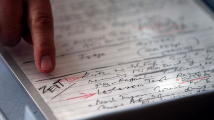 Pád Berlínské zdi začal poznámkou 'Přečíst text ustanovení o cestování'