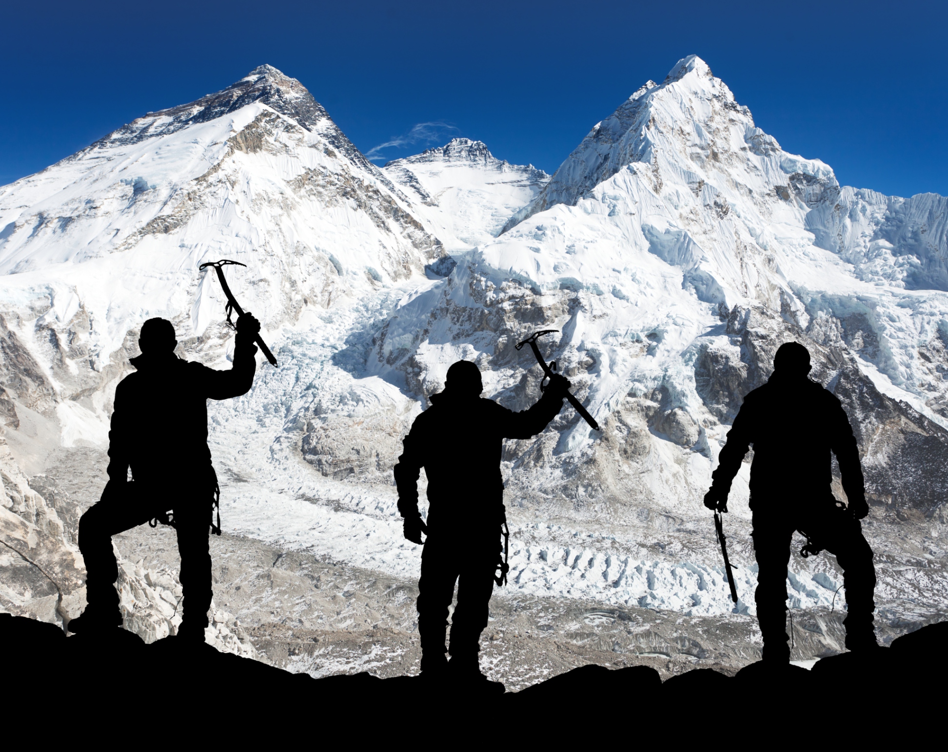 Rok po lavinovém neštěstí Mount Everest znovu ožívá
