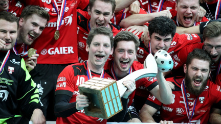 Šestnáctý florbalový titul pro Střešovice. Superfinálové drama rozhodly až nájezdy