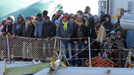 Ve Středozemním moři se potápí další lodě s uprchlíky