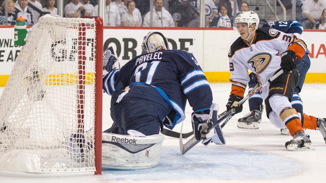 Pavelec lovil puk z branky pětkrát