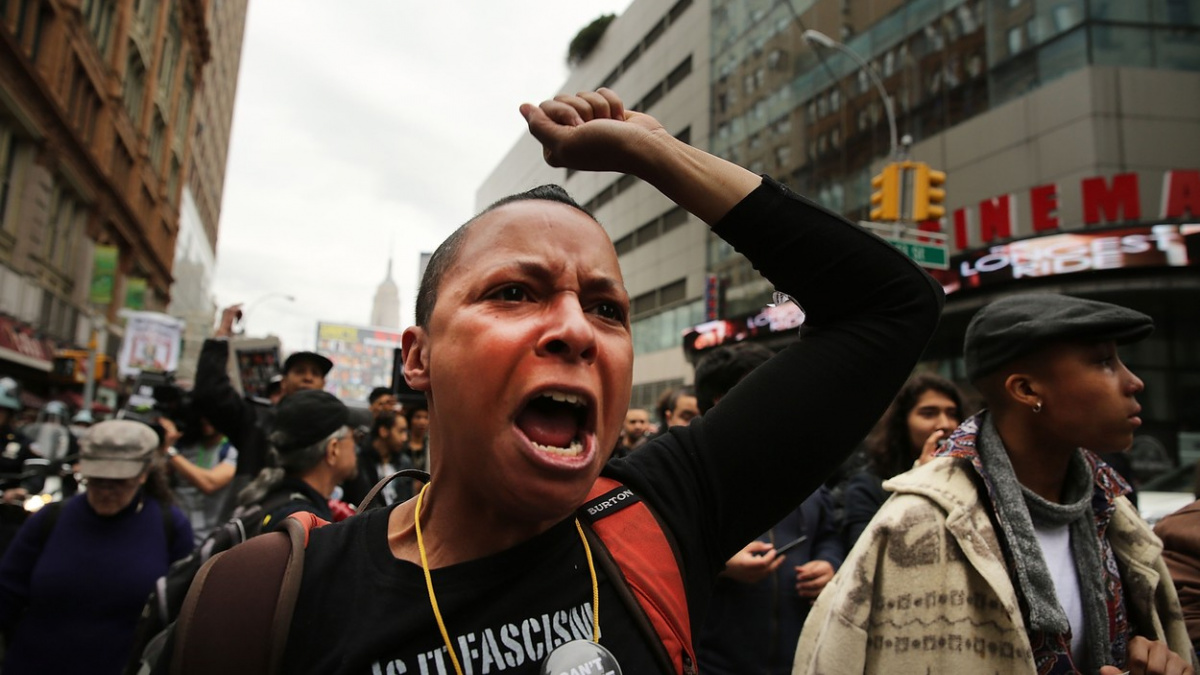 Rodina černocha zastřeleného ve Fergusonu požaduje odškodné