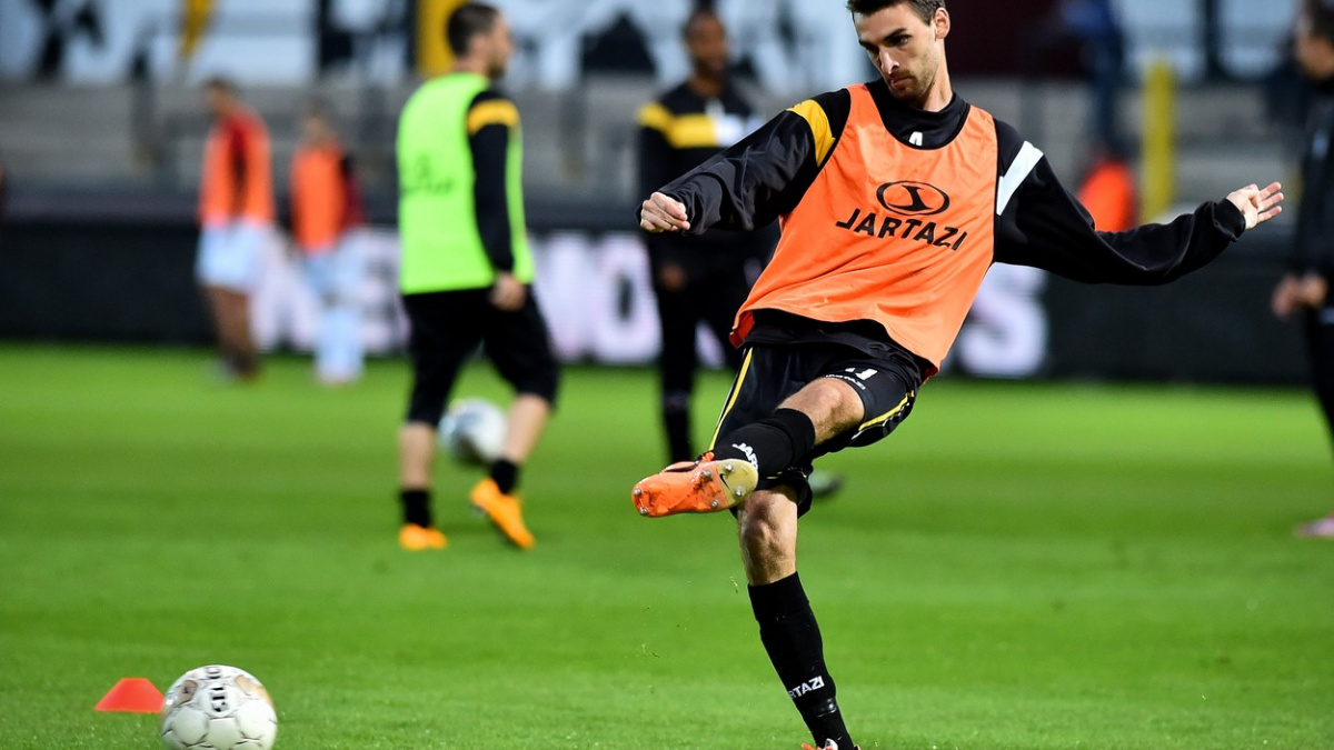 Fotbalista Mertens bojuje o život, zkolaboval na hřišti