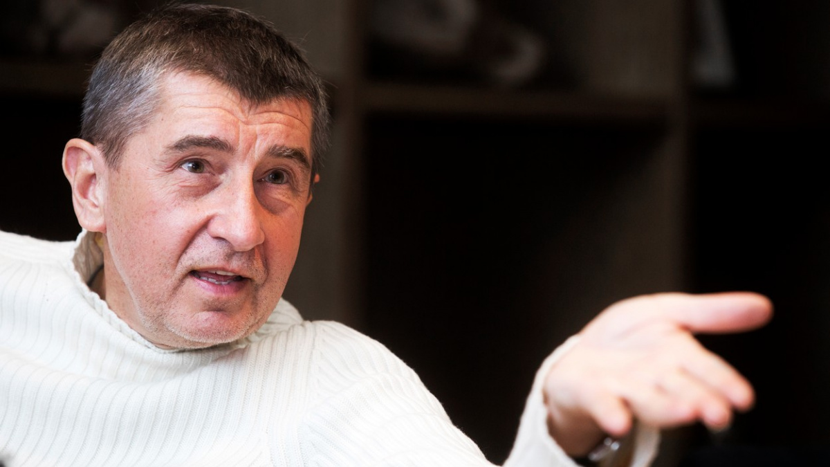 Hádky o rozpočet: Babiš chce úředníkům zmrazit platy, ČSSD je proti