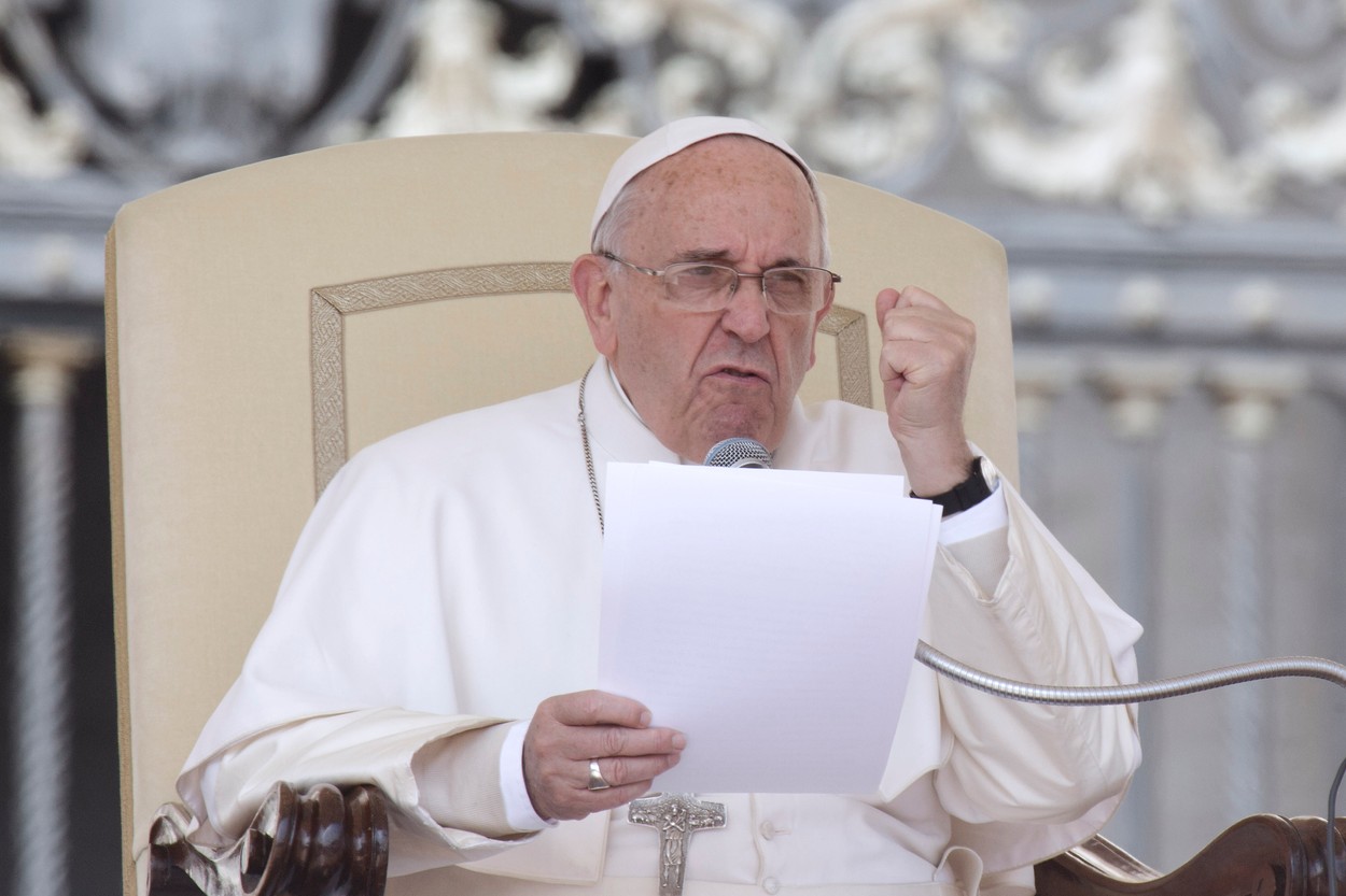 Ženy by měly brát stejně jako muži, řekl papež