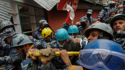 Symbol zemětřesení v Nepálu? Chlapec, který přežil pět dní pod sutinami