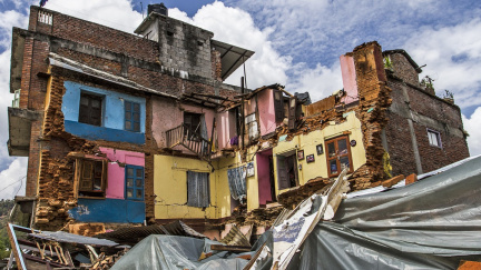 Z Nepálu přiletěla skupina Čechů, vítalo je pivo i šampaňské