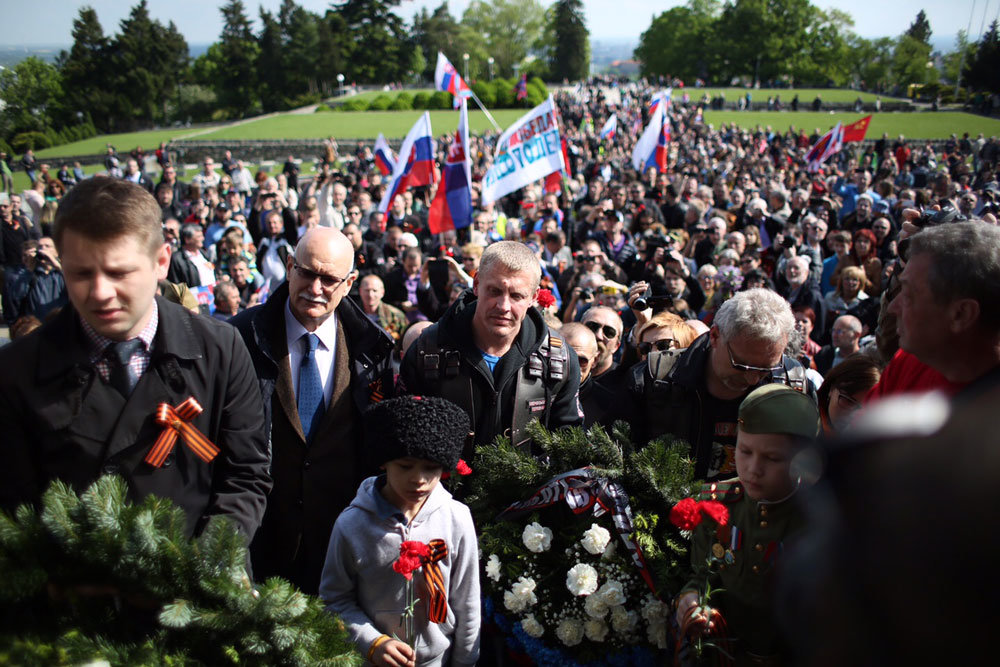 Noční vlci přijeli do Bratislavy, čekaly na ně bouřlivé oslavy
