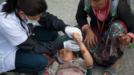 Čeští záchranáři se v Nepálu pustili do práce. Čelí tvrdým podmínkám