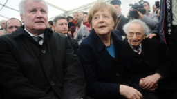 Merkelová uctila památku obětí Dachau