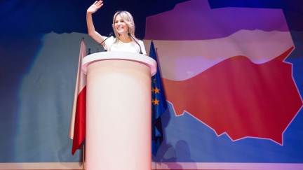 Gándhí, blondýna a východ proti západu. Polsko čeká bitva liberálů a konzervativců