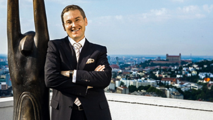 Nemůžu v tom ty lidi na Ukrajině nechat, říká slovenský multimilionář