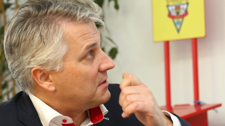 Schwarz po 16 letech končí v čele pražské záchranky. Praha ho odvolala