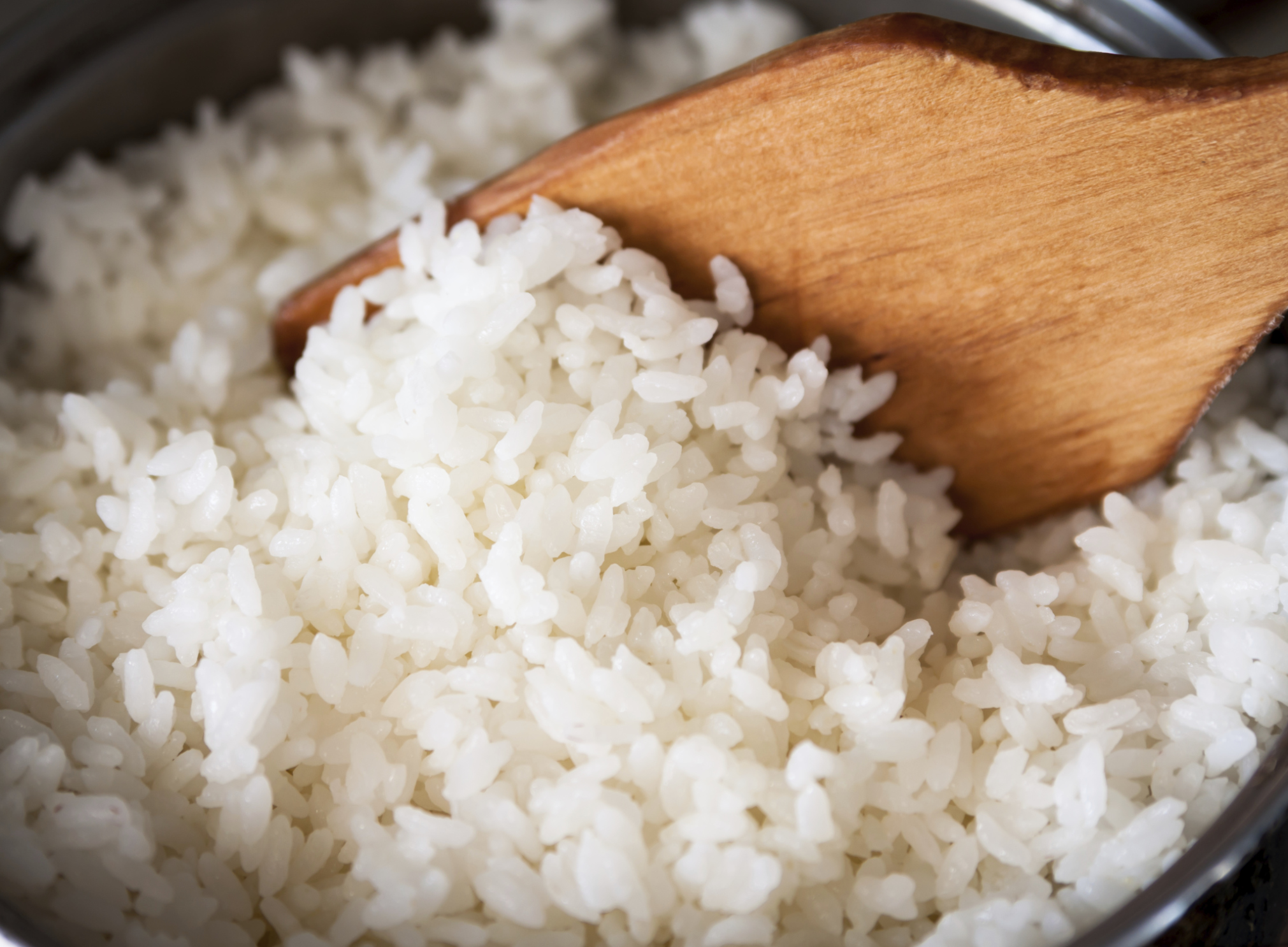 Umělá rýže se objevila na prodejních pultech v Číně. Chutná jako spálený plast