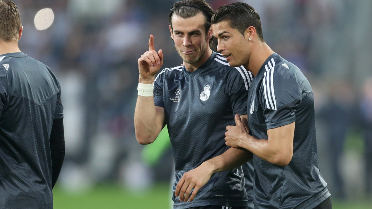 Fotbalové hvězdy si rády přispí, ale pod dohledem