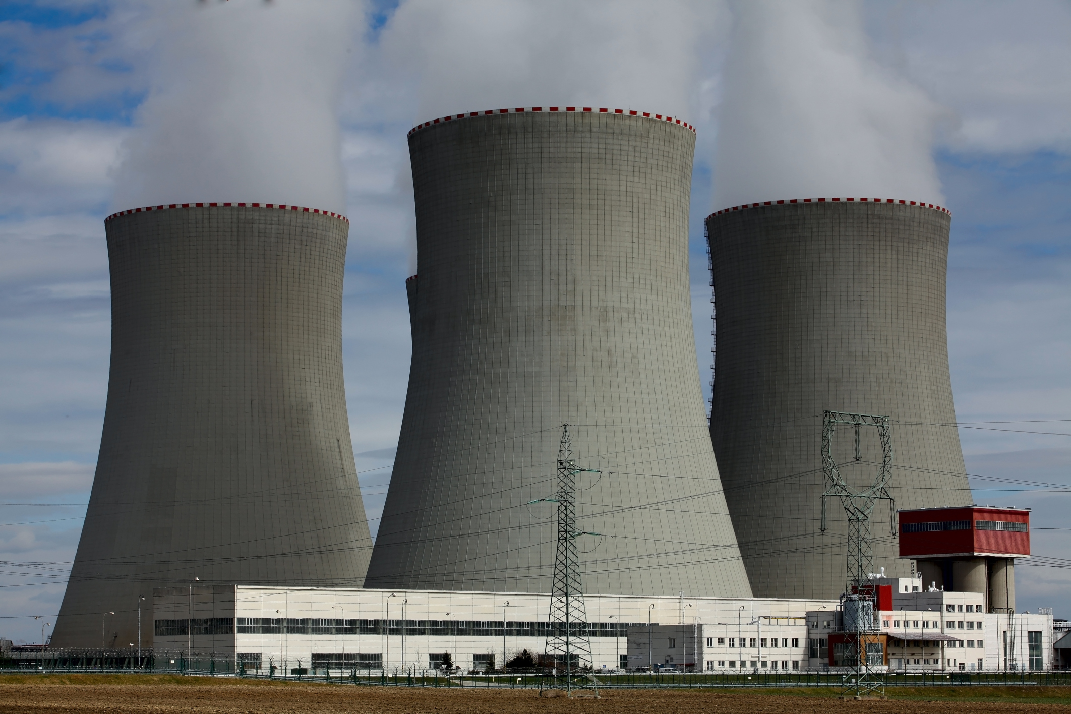 Rakouští ministři kritizují stavbu bloků v elektrárnách Dukovany a Temelín