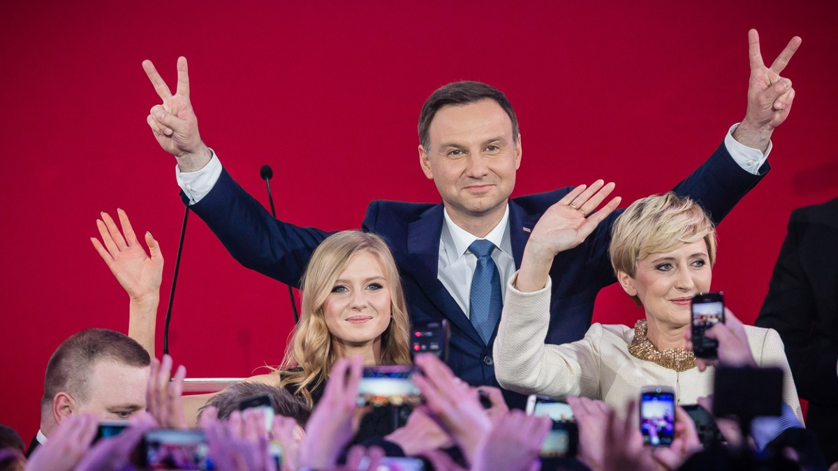 Polským prezidentem se stal opoziční euroskeptik Andrzej Duda