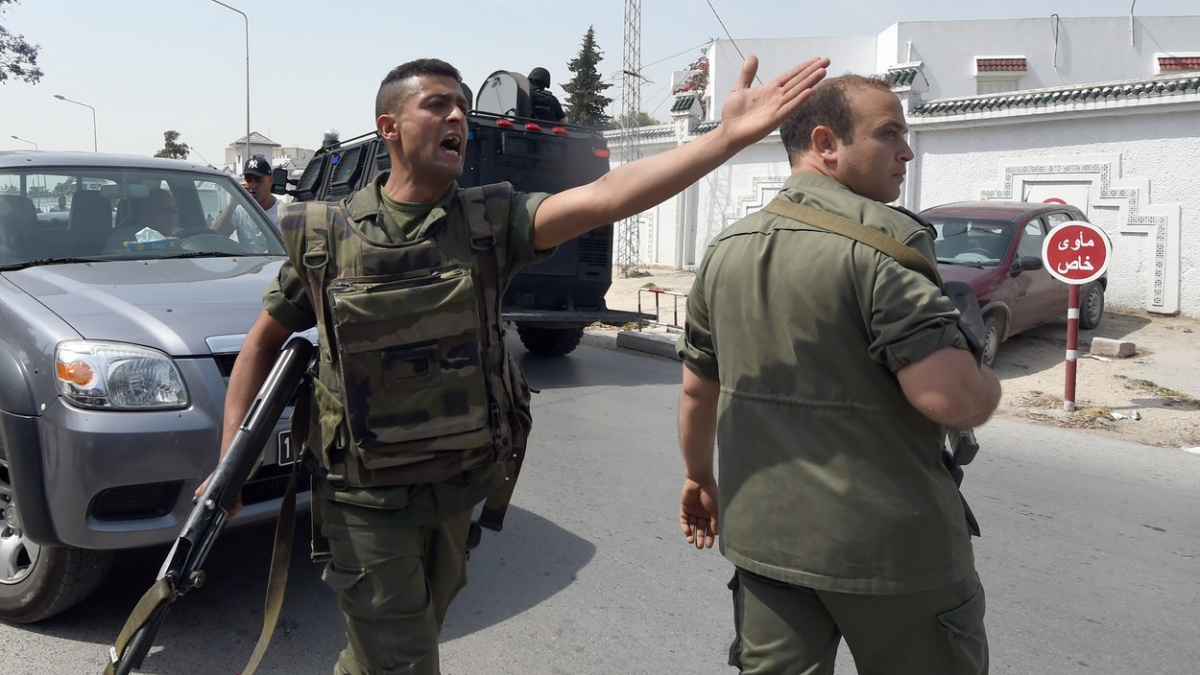 Tuniský voják v kasárnách zaútočil na své kolegy. Sedm zabil, 10 zranil