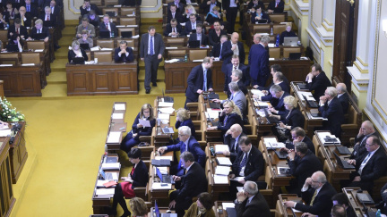 Aktualizováno: Sobotkova vláda bez problémů přestála hlasování o důvěře