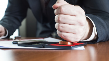 Úředníci si polepšili, jejich plat je vyšší než průměrná mzda v ČR