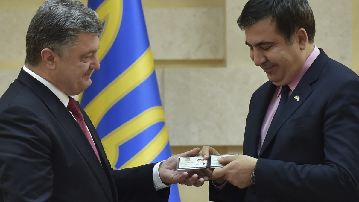 Evoluce růží a 'ukrajinský plivanec do gruzínských tváří'