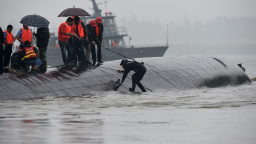 Aktualizováno: V Číně se potopila loď, na které bylo přes 450 lidí