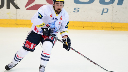 Hokejistu Krenželoka bodli do břicha. Jeho život není ohrožen