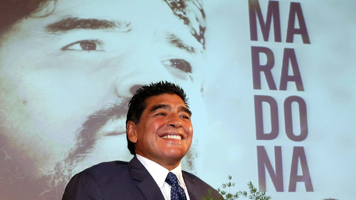 Maradona nebo Zico: Kdo nahradí Blattera?