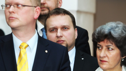 Aktualizováno: Elektronické pokladny budou, obrana lidovců padla