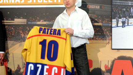 Loučí se hokejová legenda z Nagana. Patera ukončil kariéru
