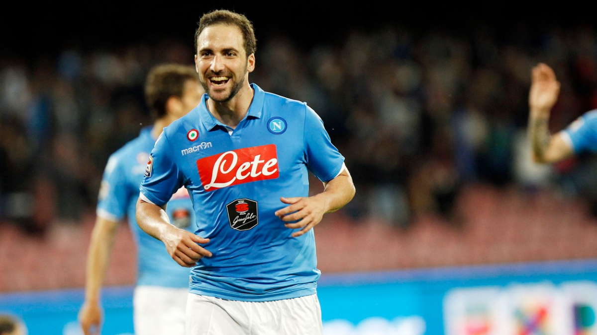 Hrát fotbal v Itálii chce odvahu. Fanoušci opět napadli hráče