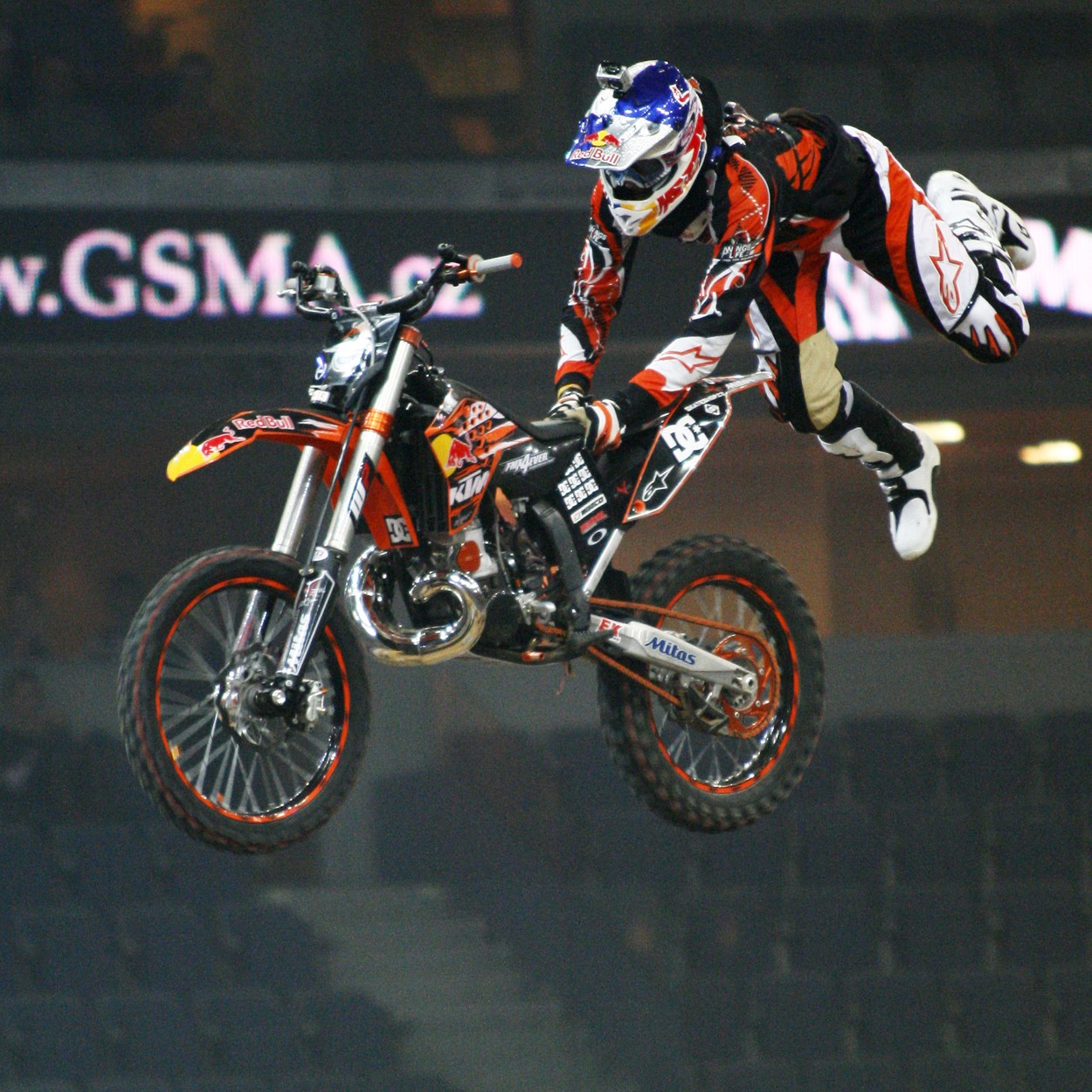 Freestylový motokrosař Petr Pilát zase trénuje, pomáhá mu i Landa