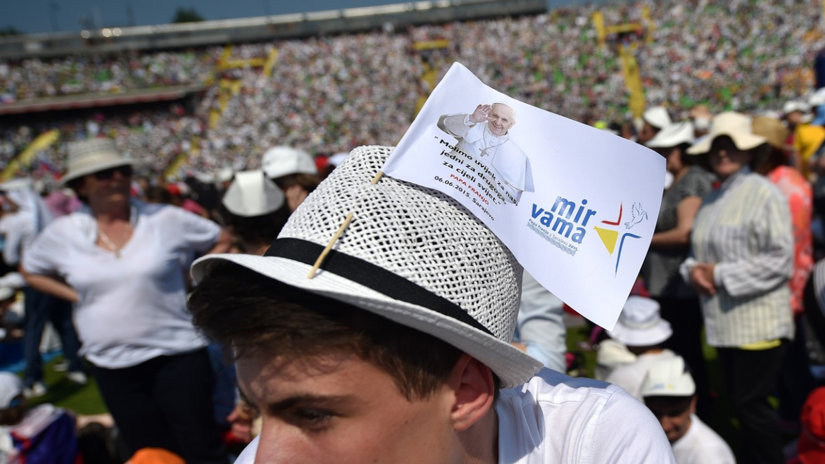 Ve vzduchu je cítit válka, varoval papež František